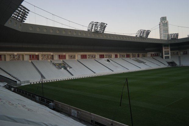 Estádio do Al-Sadd, em Doha, no Qatar, que já conta com ar-condicionado para as arquibancadas e para o campo (Marcel Merguizo/Folhapress)