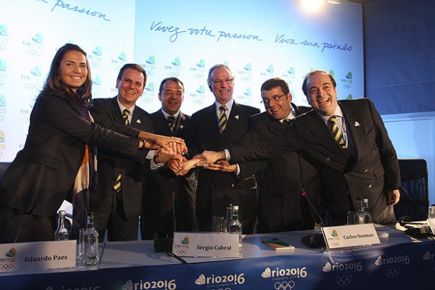 Isabel Swan com representantes da candidatura olímpica do Rio na Dinamarca em 2009 (Beth Santos/Efe)