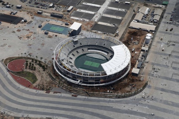 Vista aérea da quadra central de tênis do Parque Olímpico da Rio-2016 (Marcelo Sayão/EFE)